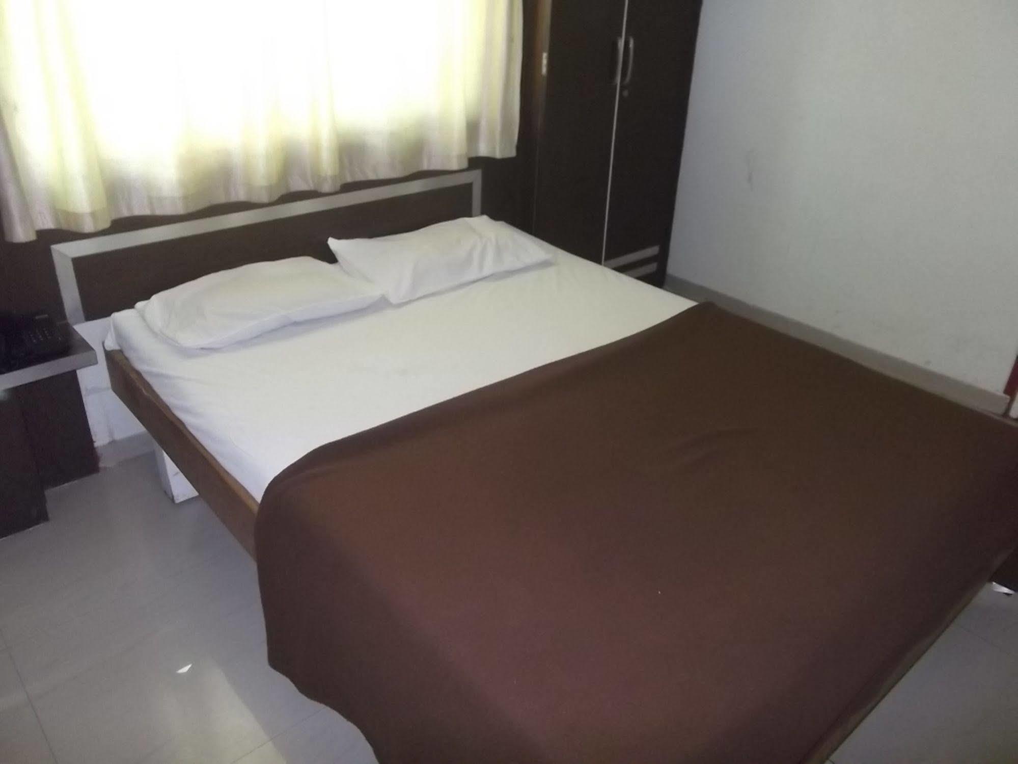 Hotel Rajyog Ranjangaon Ganpati Екстериор снимка