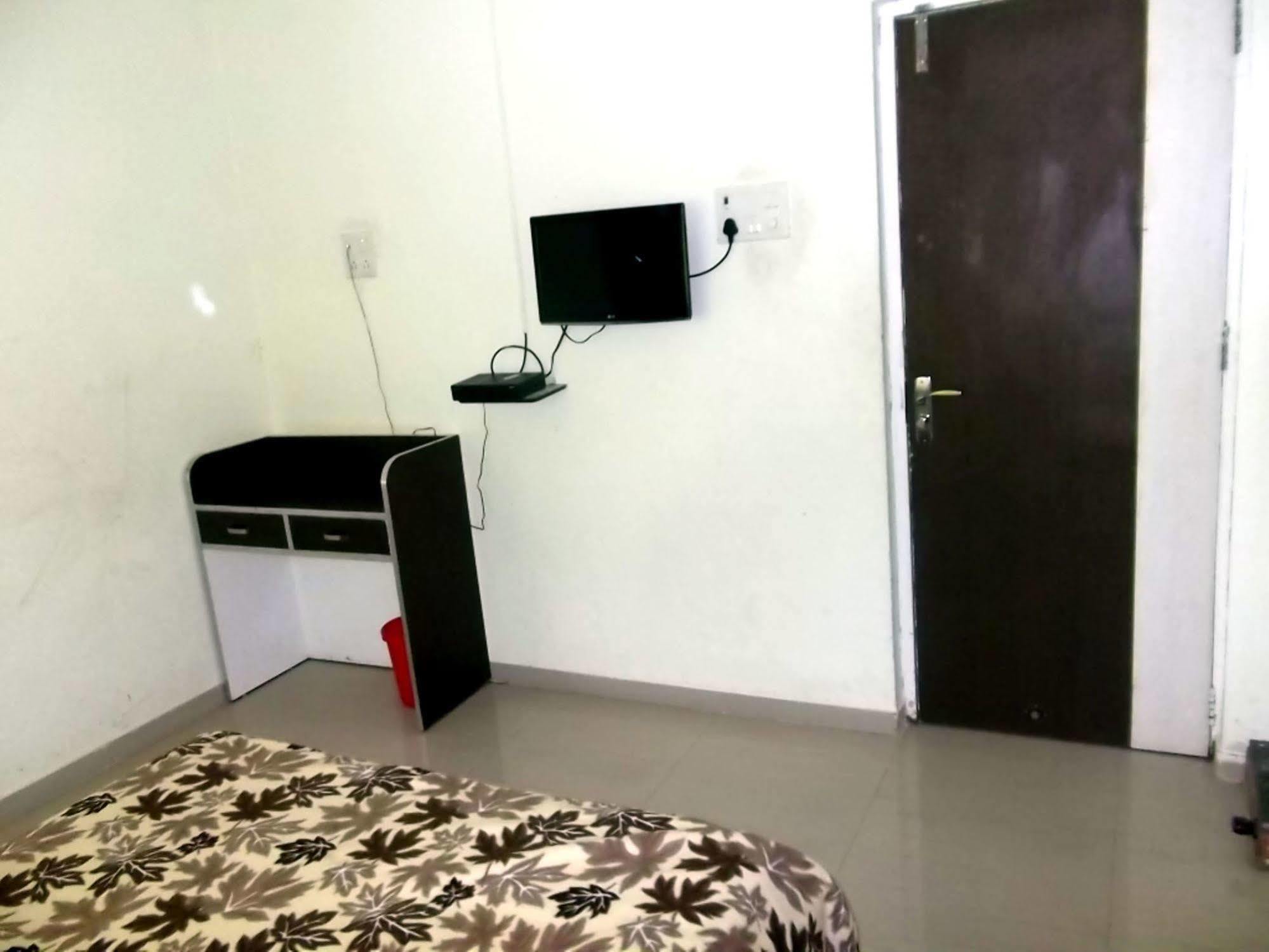 Hotel Rajyog Ranjangaon Ganpati Екстериор снимка