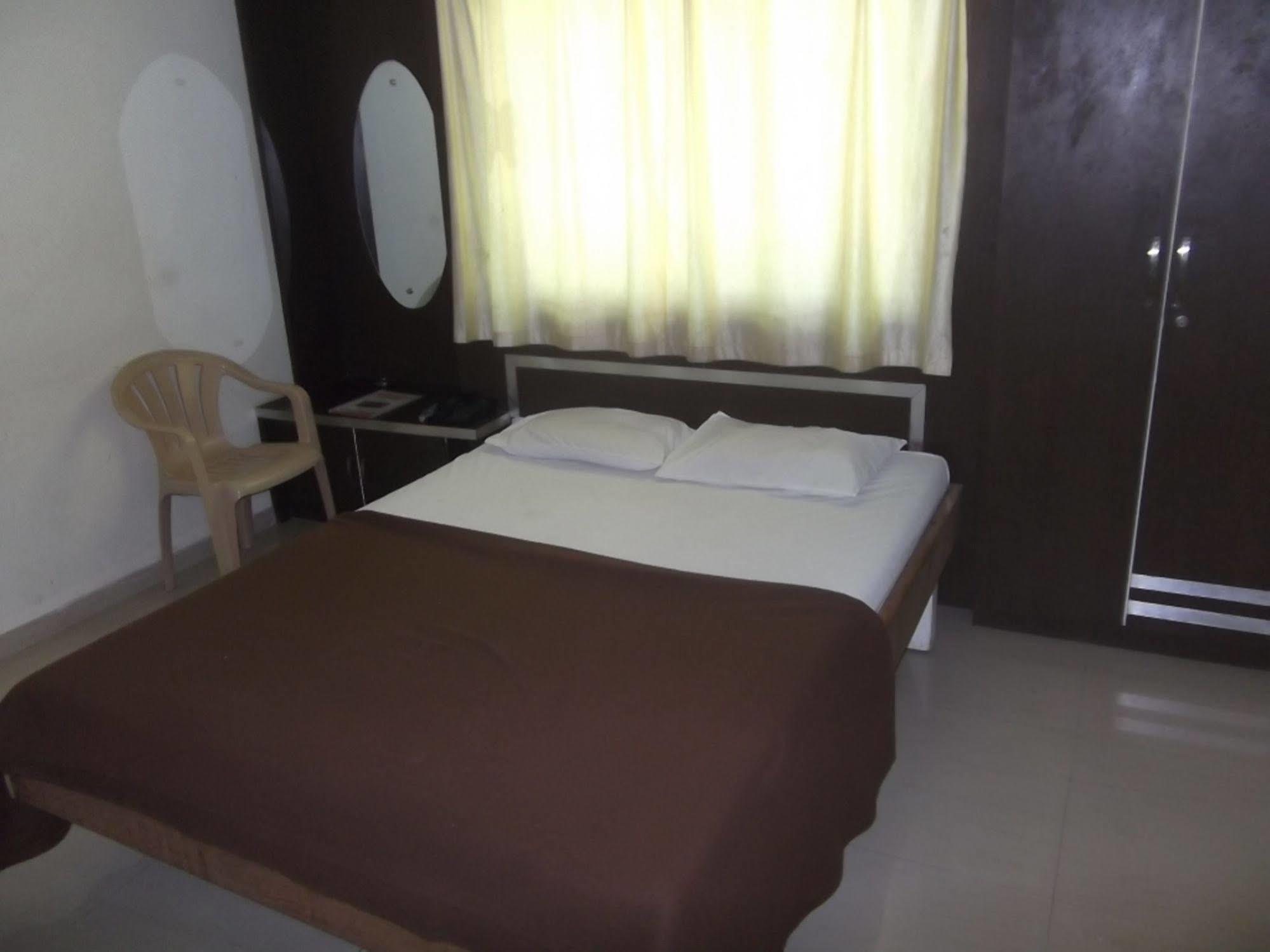 Hotel Rajyog Ranjangaon Ganpati Екстериор снимка